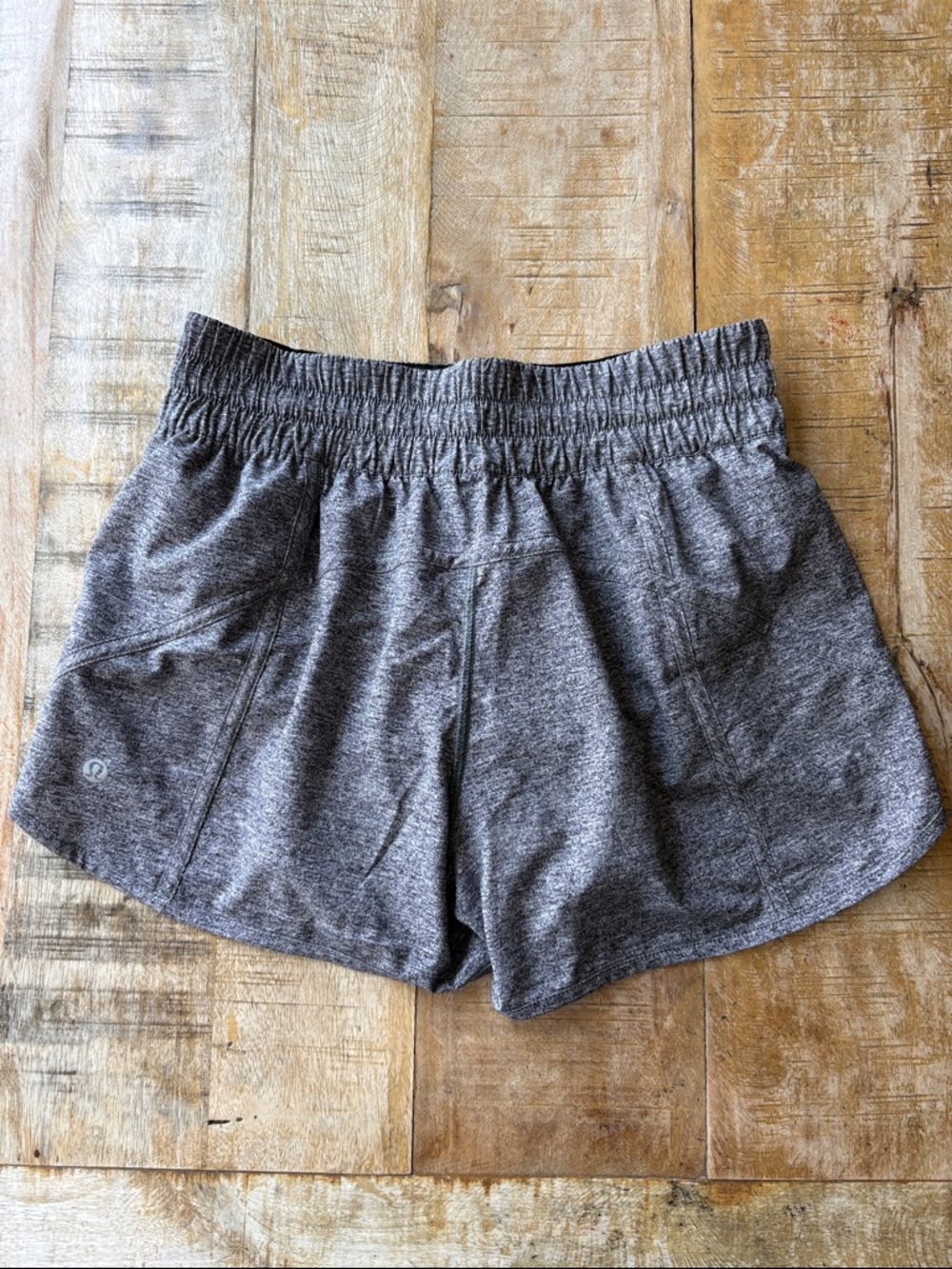 Lululemon Women’s Athletic Shorts size 6 - Picture 4 of 6